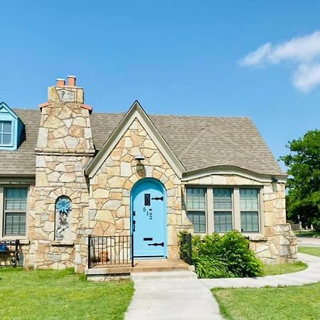 1 Mile To Fort Sill! The Carolebelle Cottage Sleeps 8 With Hottub,Grills,Firepit 劳顿 外观 照片
